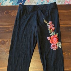 Black & floral Rue 21 leggings